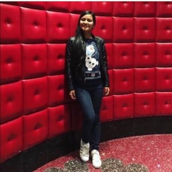 Meet your Posher, Paola - Picture 1 of 1